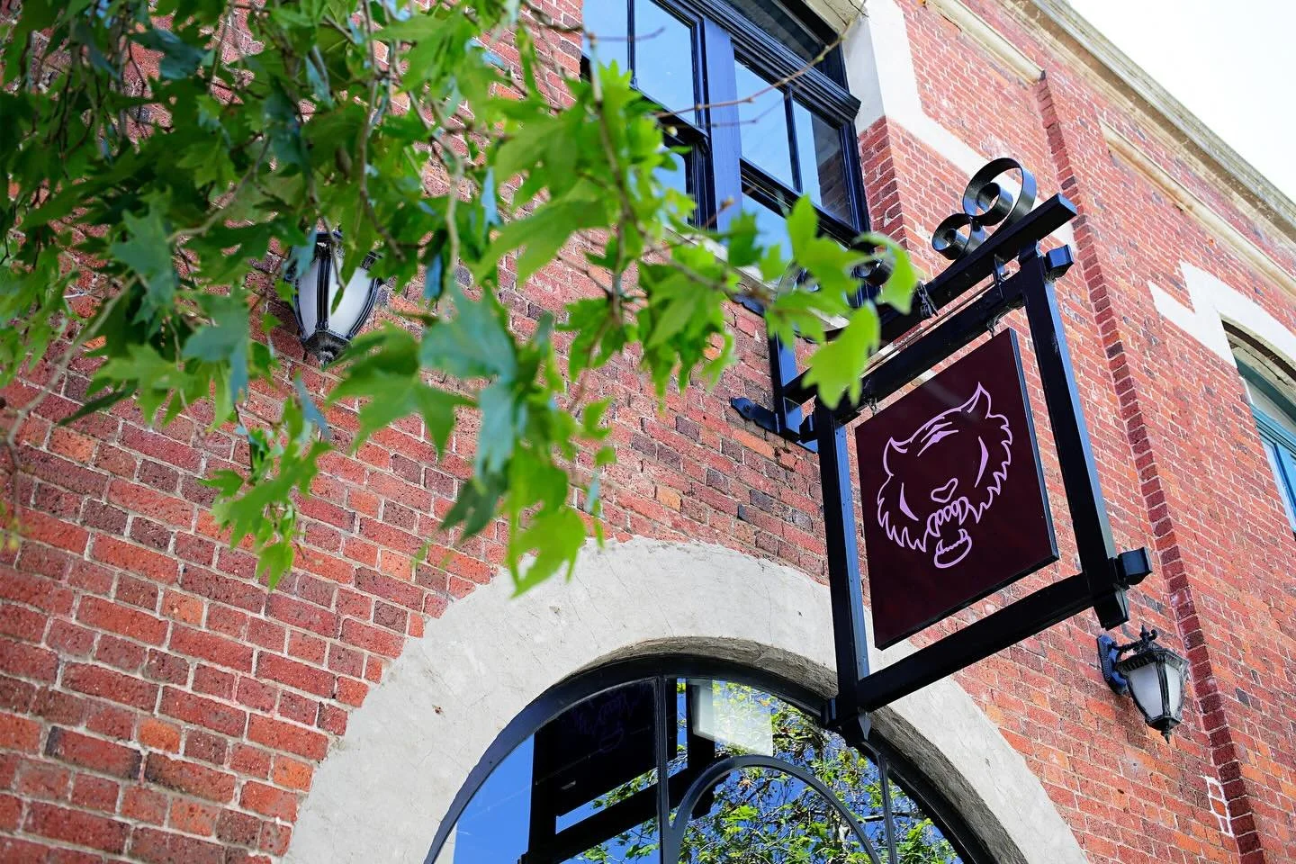 Leafy side streets, winter sunshine and beautiful buildings. We are lucky to call Freo&rsquo;s West End home and it is turning on ALL the charm today. 

Lunch tables available as well as our sunny, dog friendly deck. And as always, or friendly bar ta