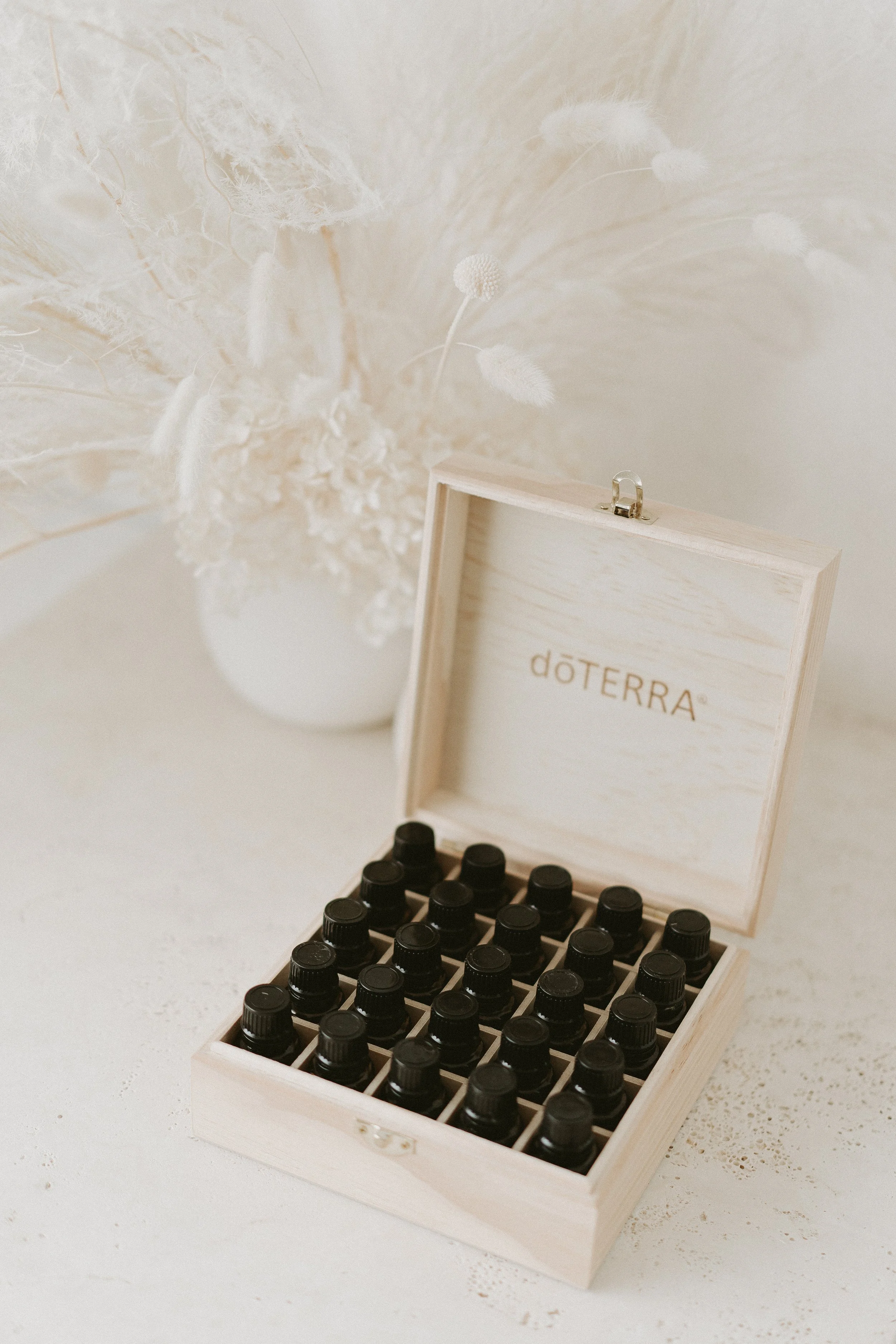 Doterra_White Flora_43_Jan22_S1_Box Open.JPG