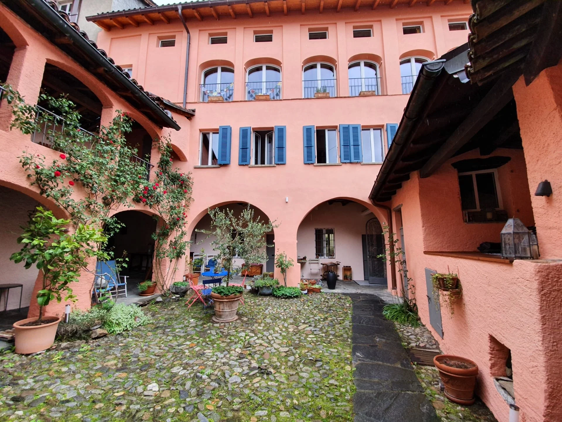 CasaCorvoNovaggio_courtyard1 2.JPEG