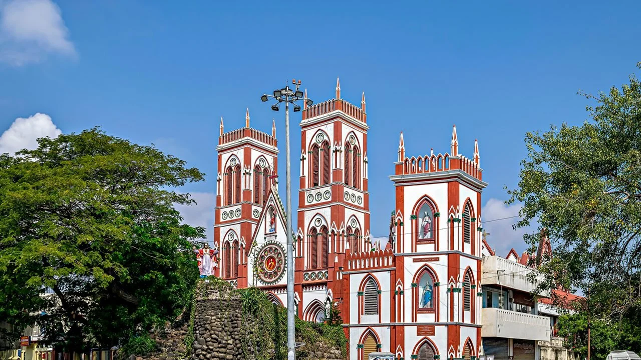 basilica of the sacred heart of jesus church-puducherry.jpg