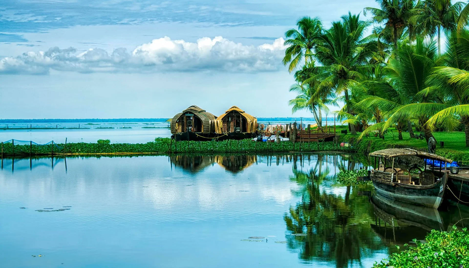 Whispering-Palms-Lake-Resort-Kerala-02.jpg