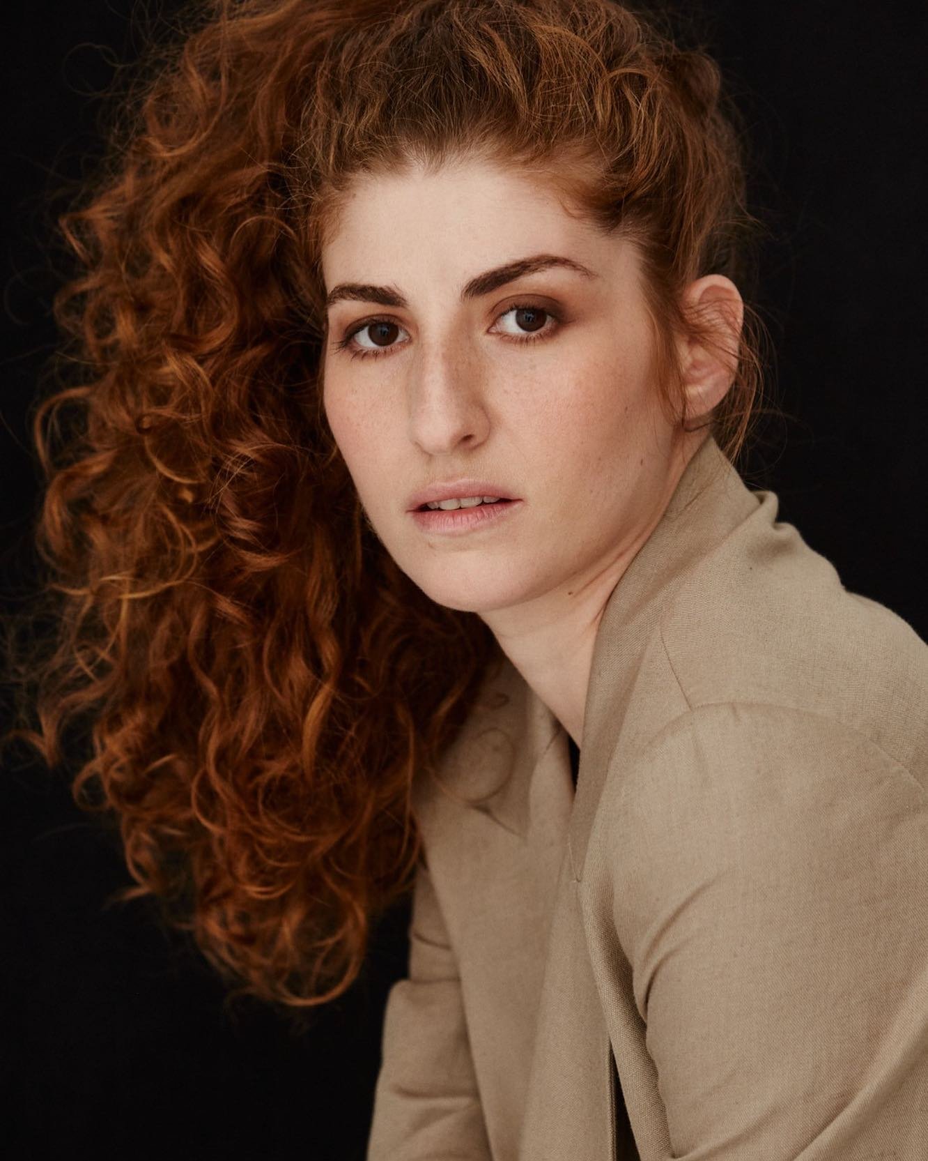 ✨&iquest;Qu&eacute;?

📸 @carlosvillarejo 

#actress #spanishactress #photography #headshot #redhead #curlyhair #photoshoot