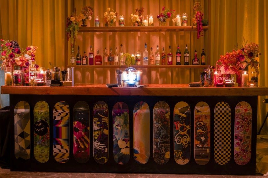 Skateboards, but make it chic. A custom bar front from the fabulous team at @revelryeventdesign @revelrymilana 

Event Producer @coraandcoevents
Furniture and D&eacute;cor @revelryeventdesign @revelrymilana
Florals @marksgarden @michael_uncapher
Ligh