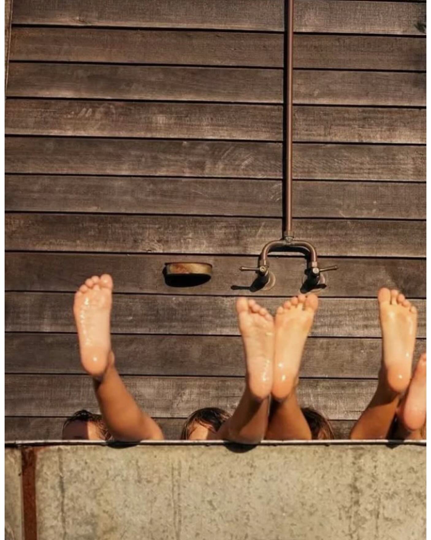 OUTDOOR BATH | Imagine&hellip; bath time in the summer with the kids 🫧 &hellip; a romantic bubble bath watching the sunset with a drink in hand 🛁

Having great fun researching and planning this feature for our lovely clients outside Cirencester. I 