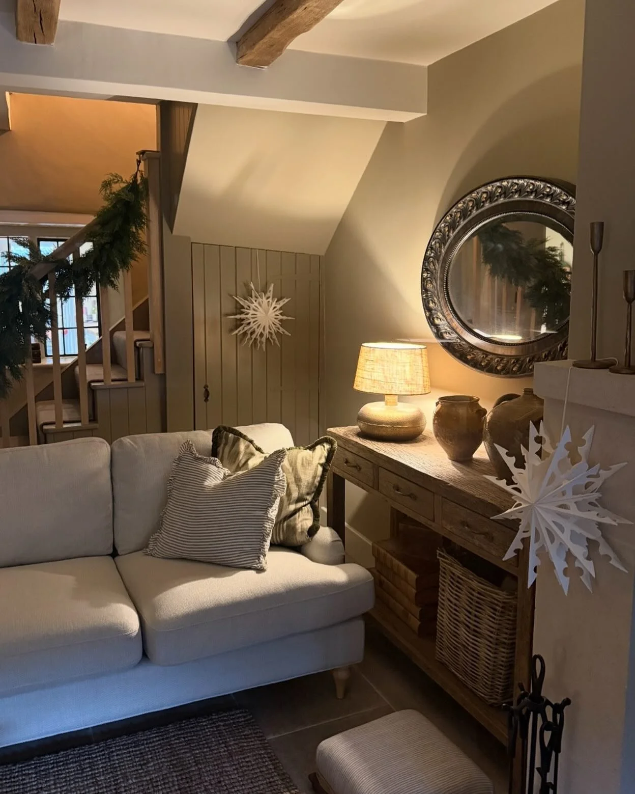 Well that&rsquo;s a wrap!
We handed over this cosy cottage in Oddington to our lovely client who will spend Christmas here 🌲Super happy how it turned out - photo shoot scheduled for January 📷
2026 will start with an exciting new project in London, 