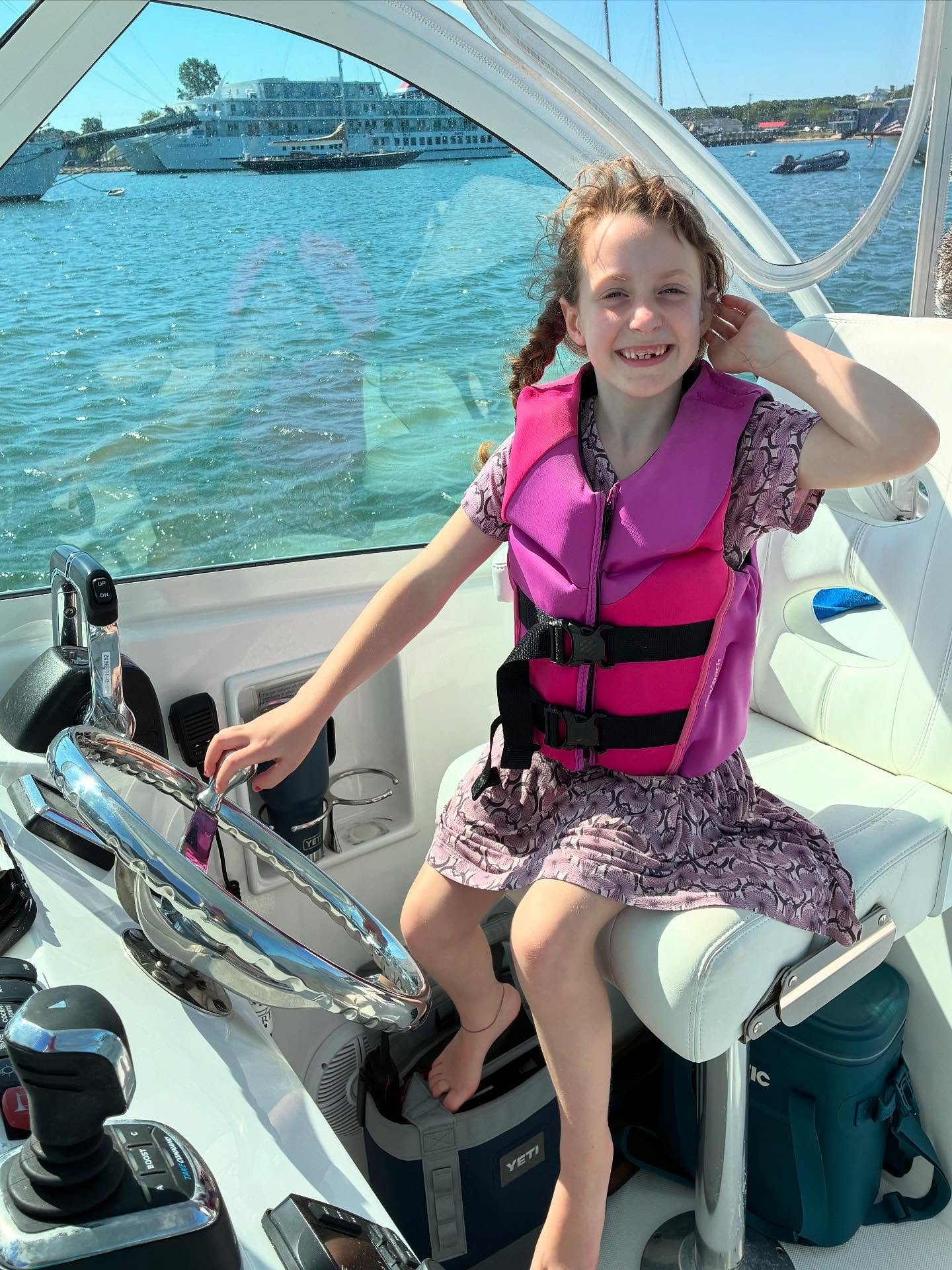And the cutest crew member of 2025 award goes to this young lady! Front teeth are not required to help your Uncle E on the Bluebird! #marthasvineyardboatcharter #mvy #marthasvineyard
