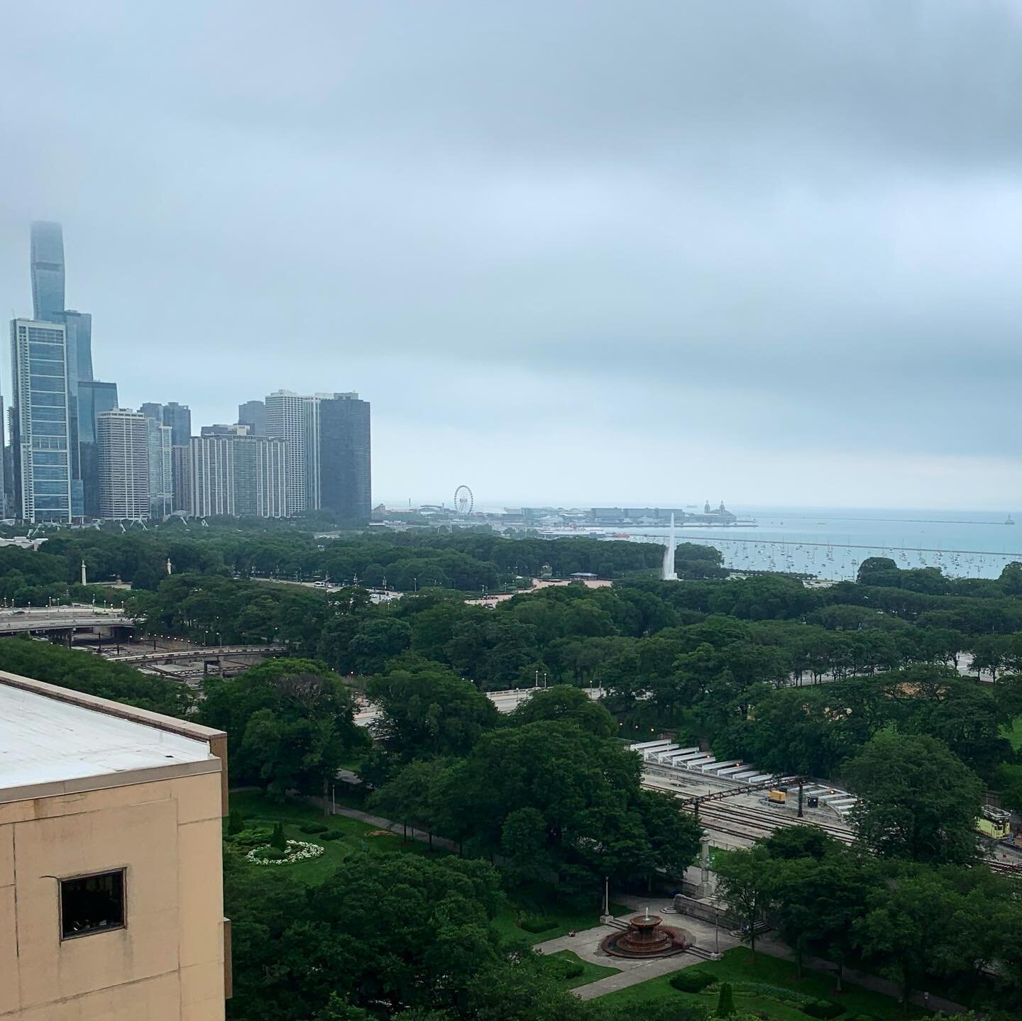 Caught this view on my first Chicago audition a week ago 🎭 Can&rsquo;t wait to explore this jungle 🏙🌳🌥 (also met some wonderful people &amp; we&rsquo;re shooting in two weeks🎥) #actor #audition #chicago #skyline #itsaliving
