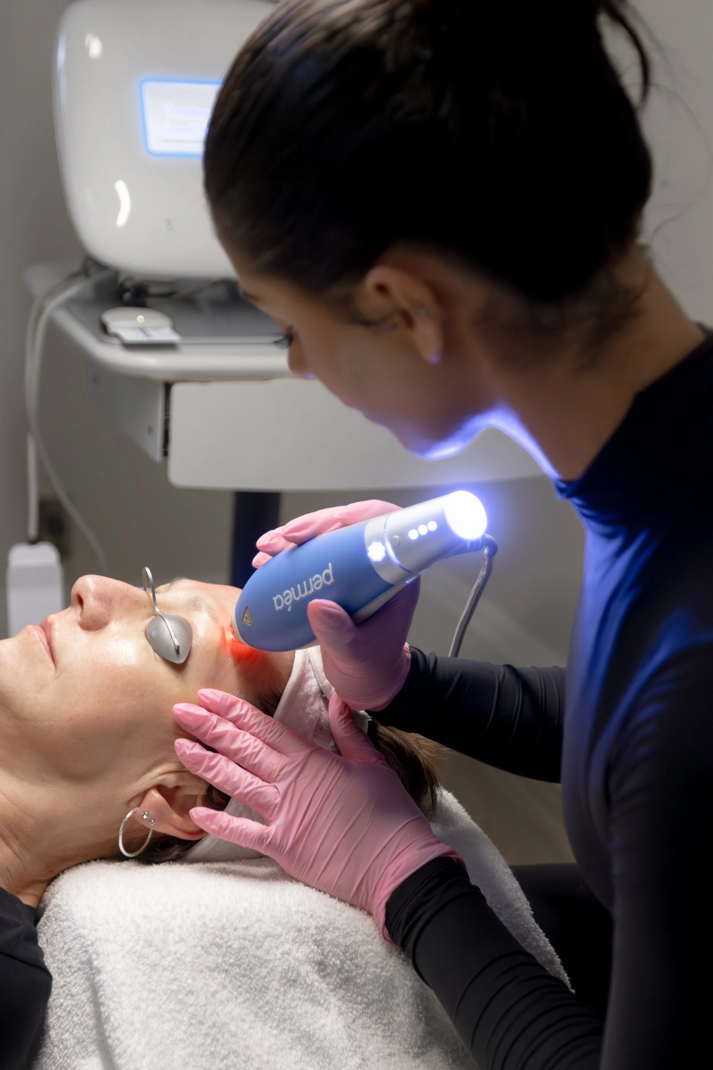 Esteem-26-03-clear and brillant laser 2.jpg