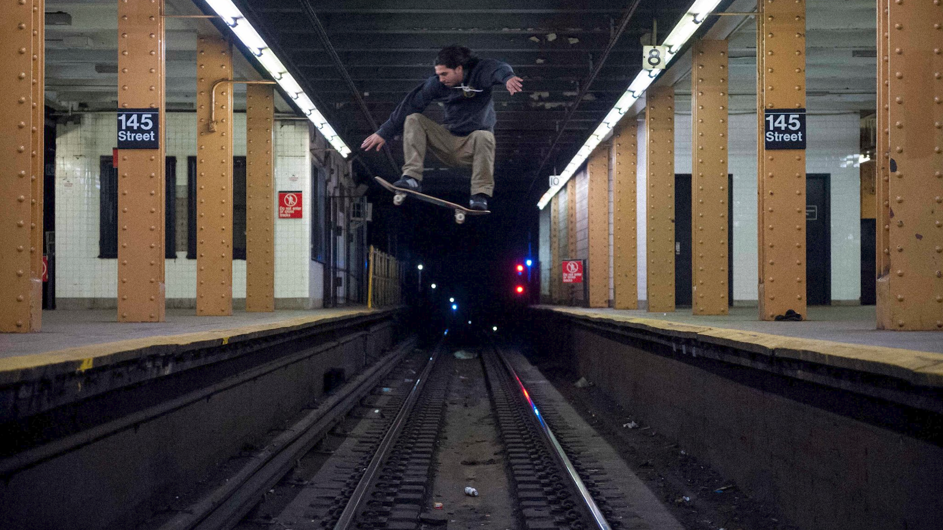 Tengu: God of Mischief - SUBWAY SKATING
