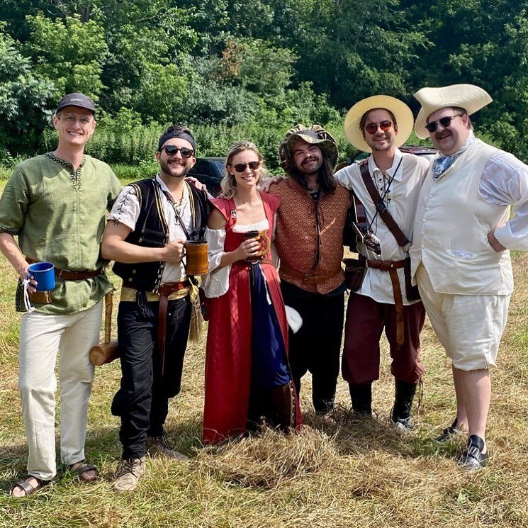 We had a fantastic weekend of playing tunes, meeting new friends, and reconnecting with old ones. Huge shoutout and thank you to the magnificent Bess from @bessandmarley for being an honorary Loreweaver!! 🎉❤️🍻
.
.
.
#renfest #renfaire #fantasycostu