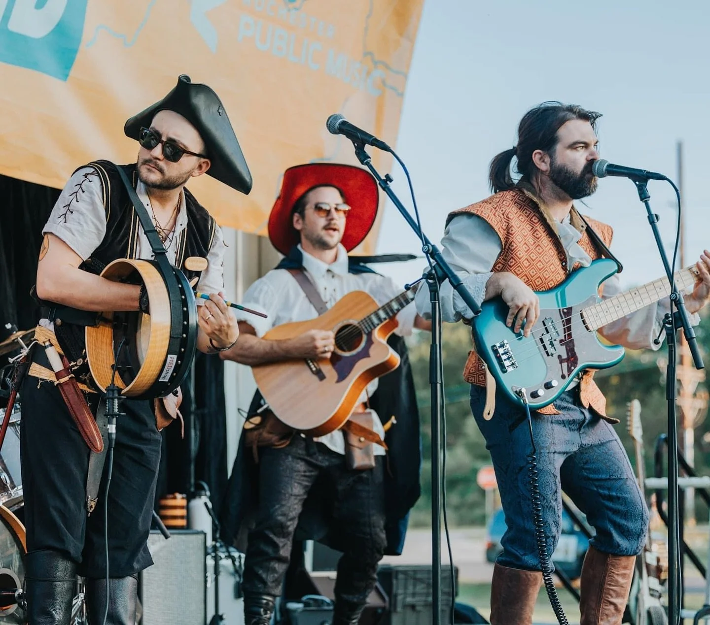Happy Friday, ye scallywags! Catch us this Sunday at @inboundbrewco&rsquo;s Hobbit Day party, and if you&rsquo;re out at @mnrenaissance tomorrow and happen to bump into us, say hey and let&rsquo;s hang out! Huzzah to the weekend!