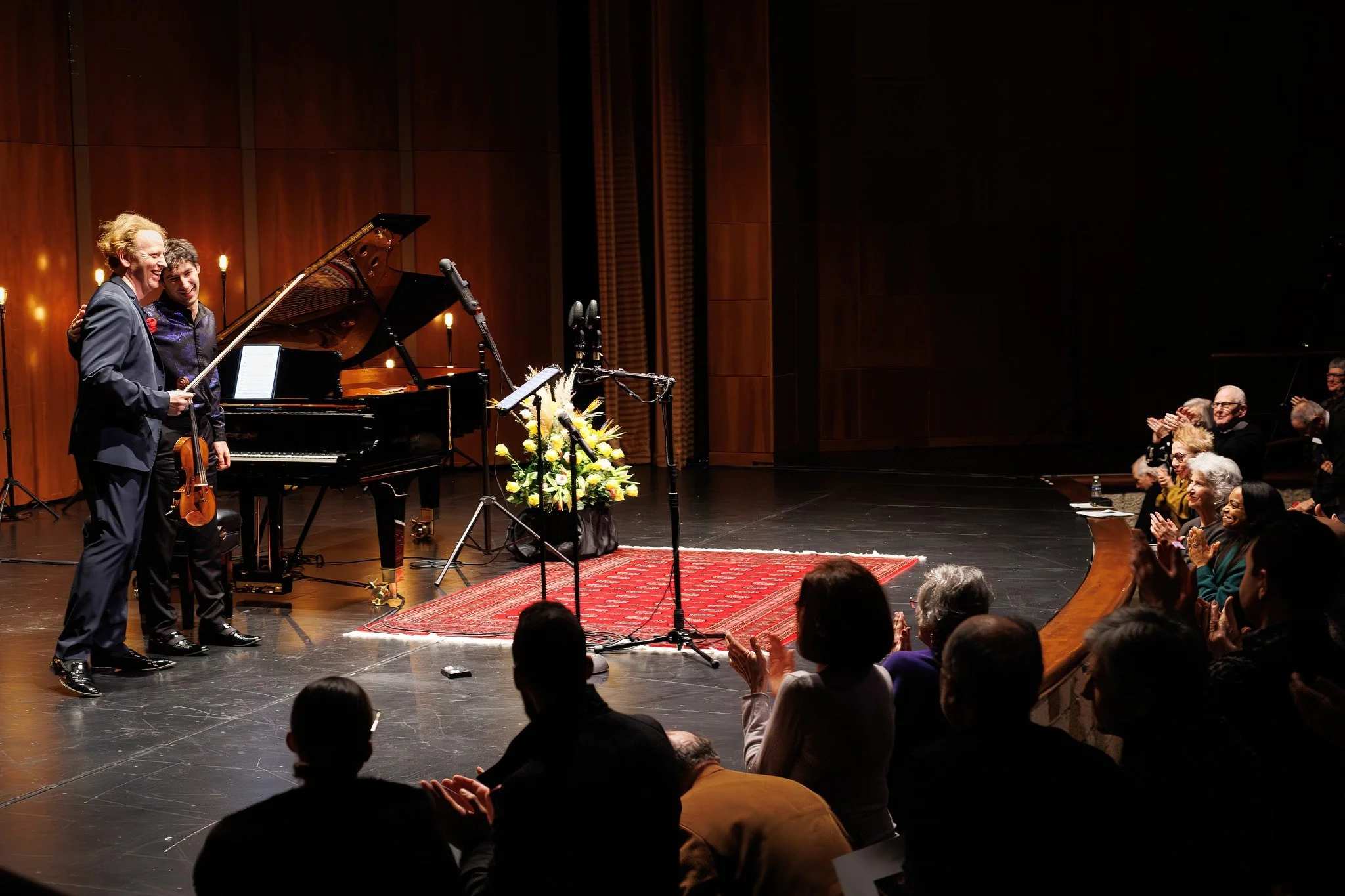 Daniel Hope left a memorable mark during his last performance on the CMD stage in 2024 with Maxim Lando, now he returns on Saturday, March 7th with the Garth Newel Piano Quartet for a program of chamber works by Mahler, Beidenbender, and Dvorak, incl