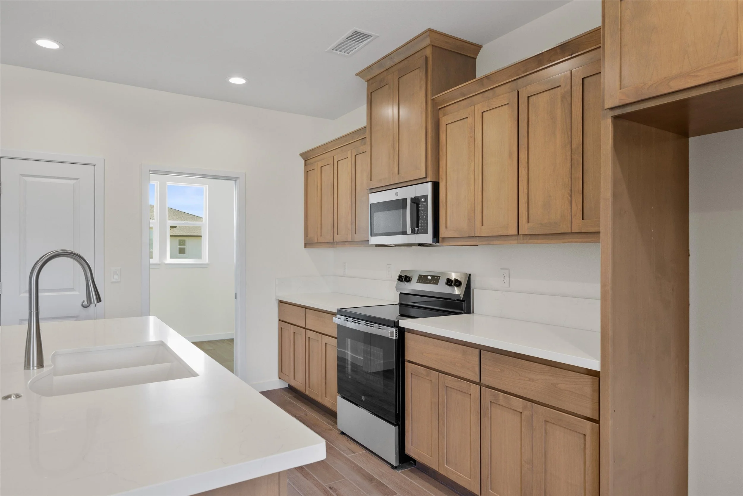 12-Real Focus Media - 338 Ellingson Way-3.jpg