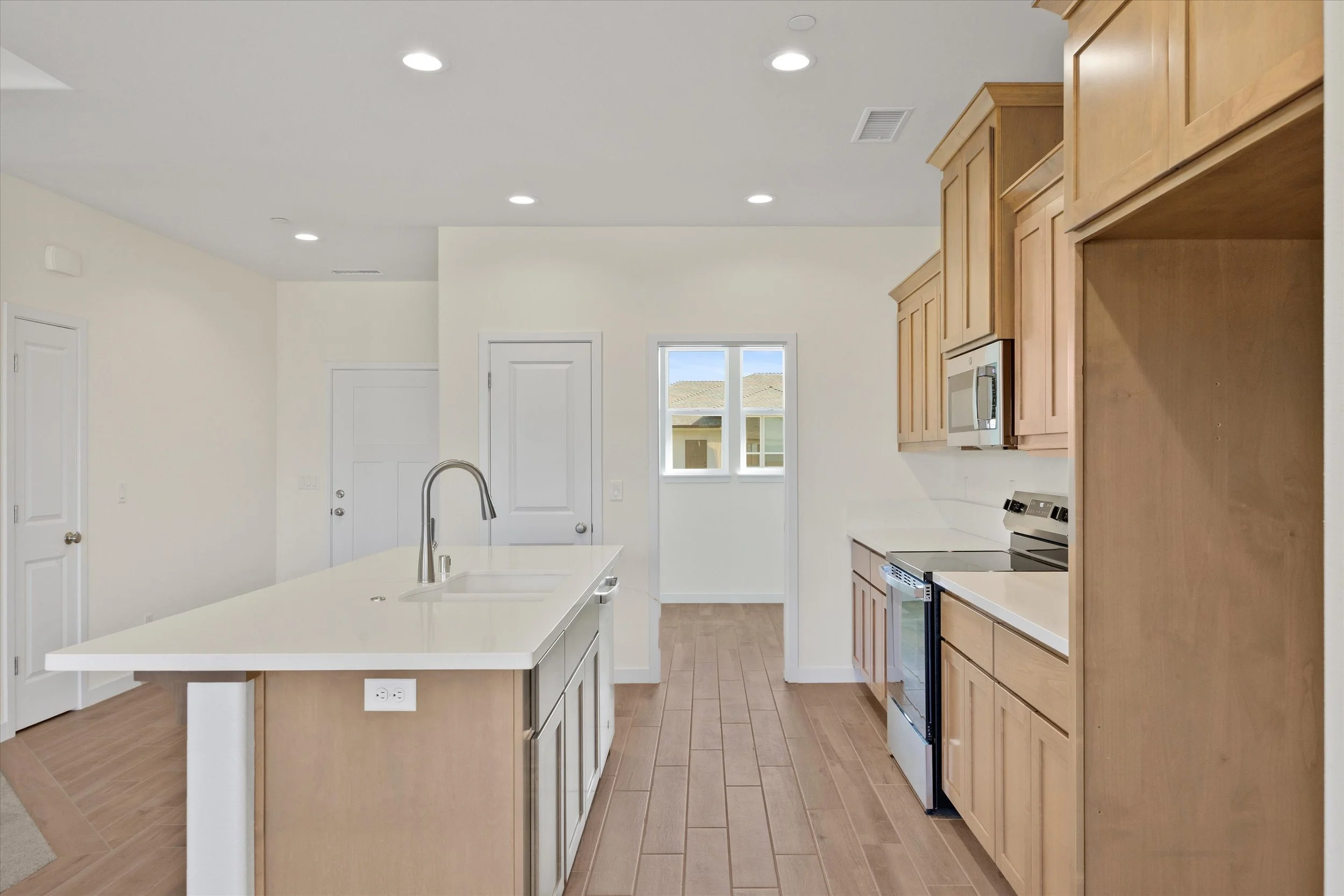 14-Real Focus Media - 338 Ellingson Way-8.jpg