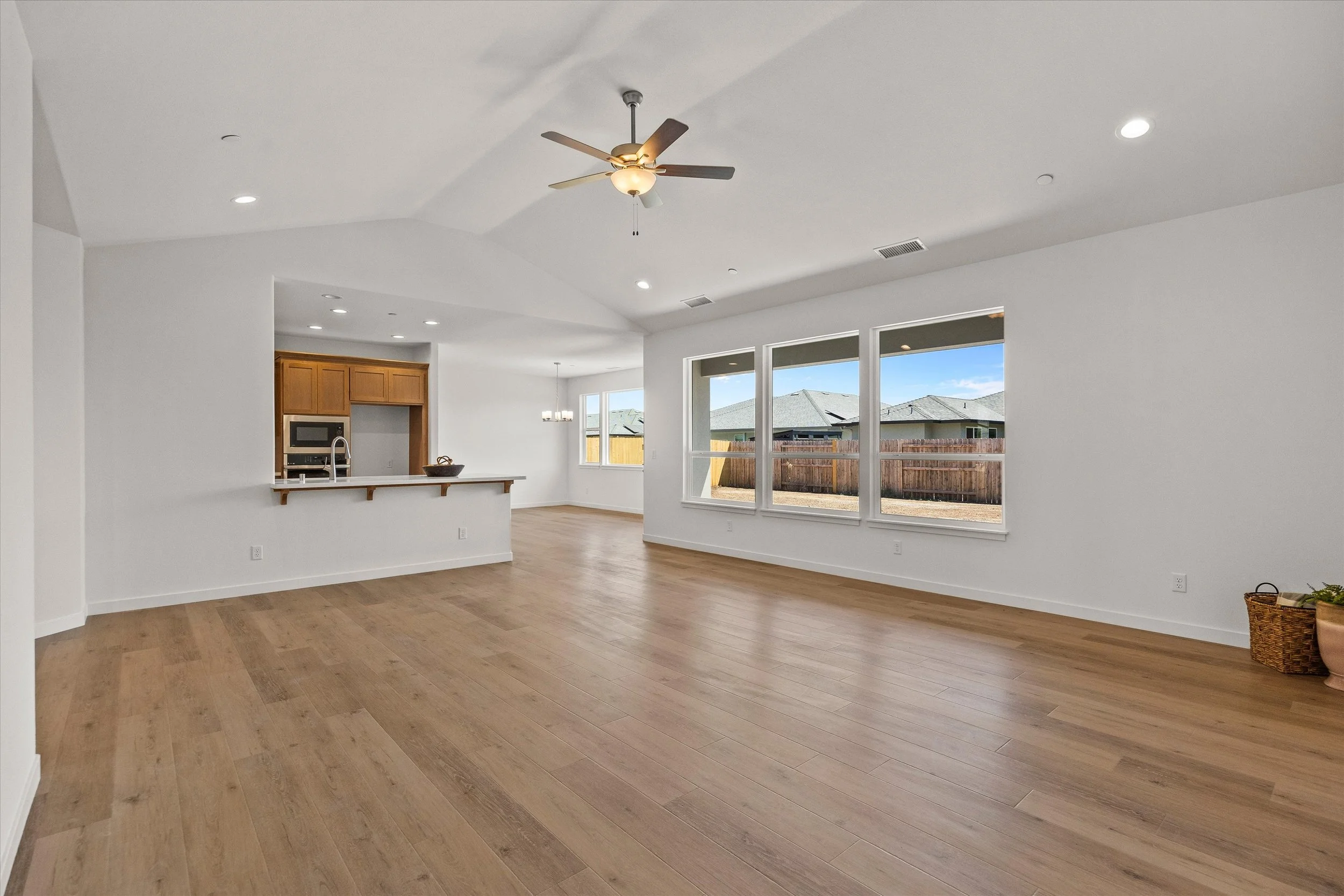 08-Real Focus Media - 331 Ellingson Way-4.jpg