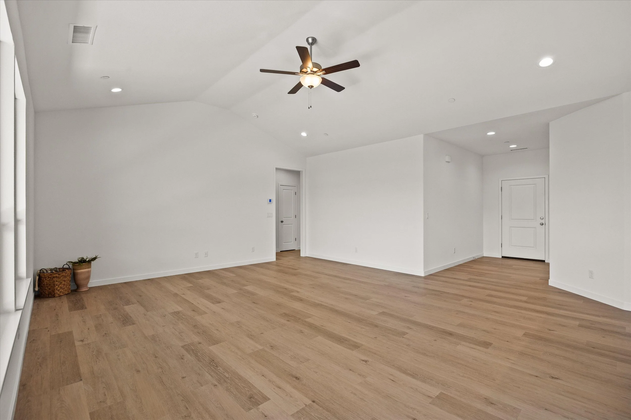 06-Real Focus Media - 331 Ellingson Way-2.jpg
