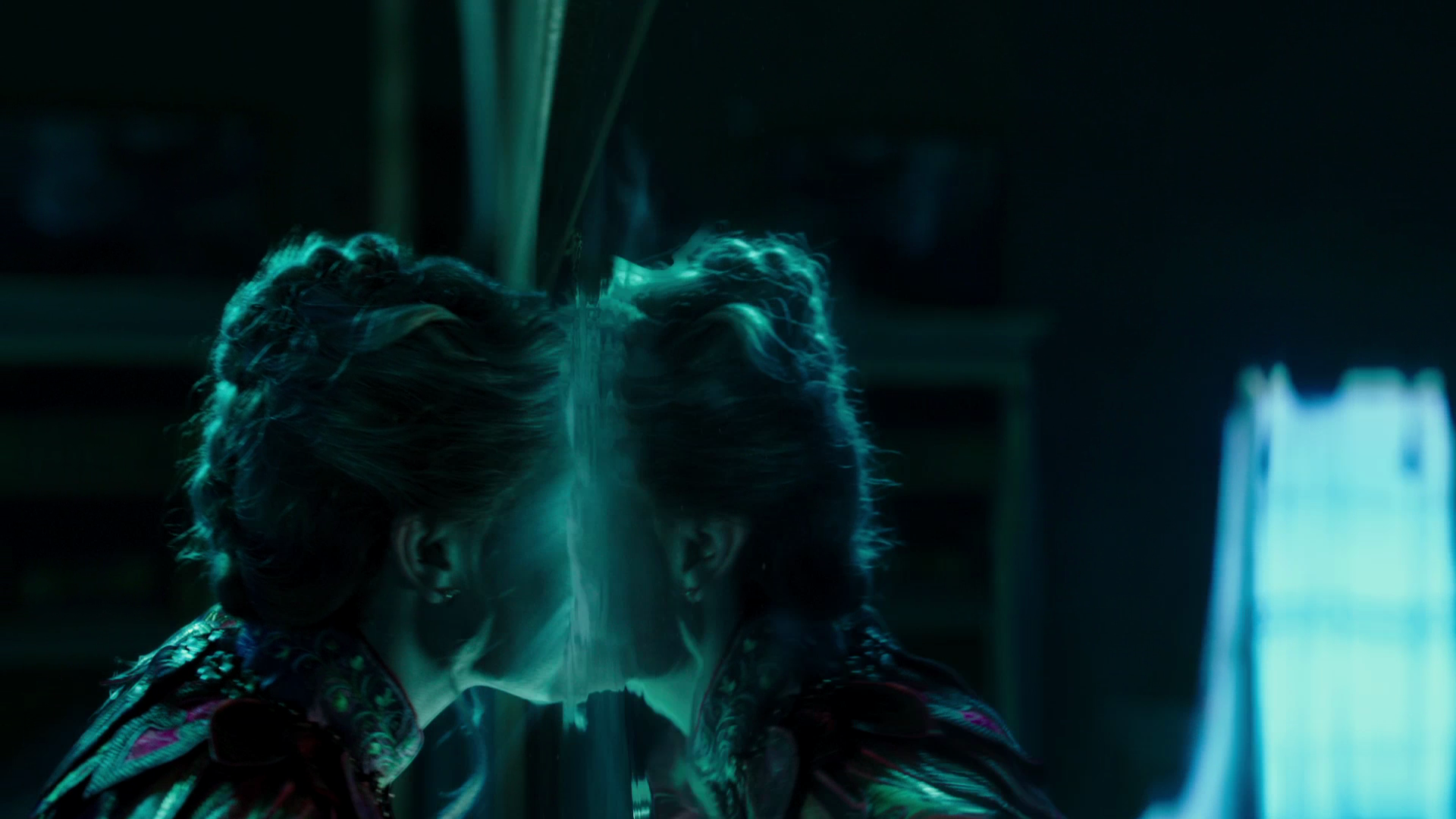 1Alice_Through_The_Looking_Glass_HD_Screencaps-4.png