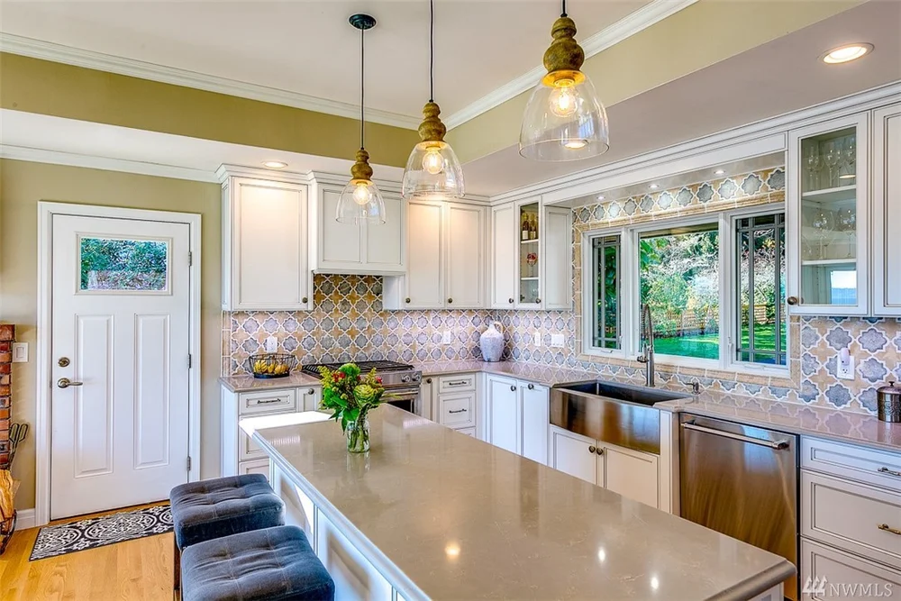 Finished kitchen cabinet refacing