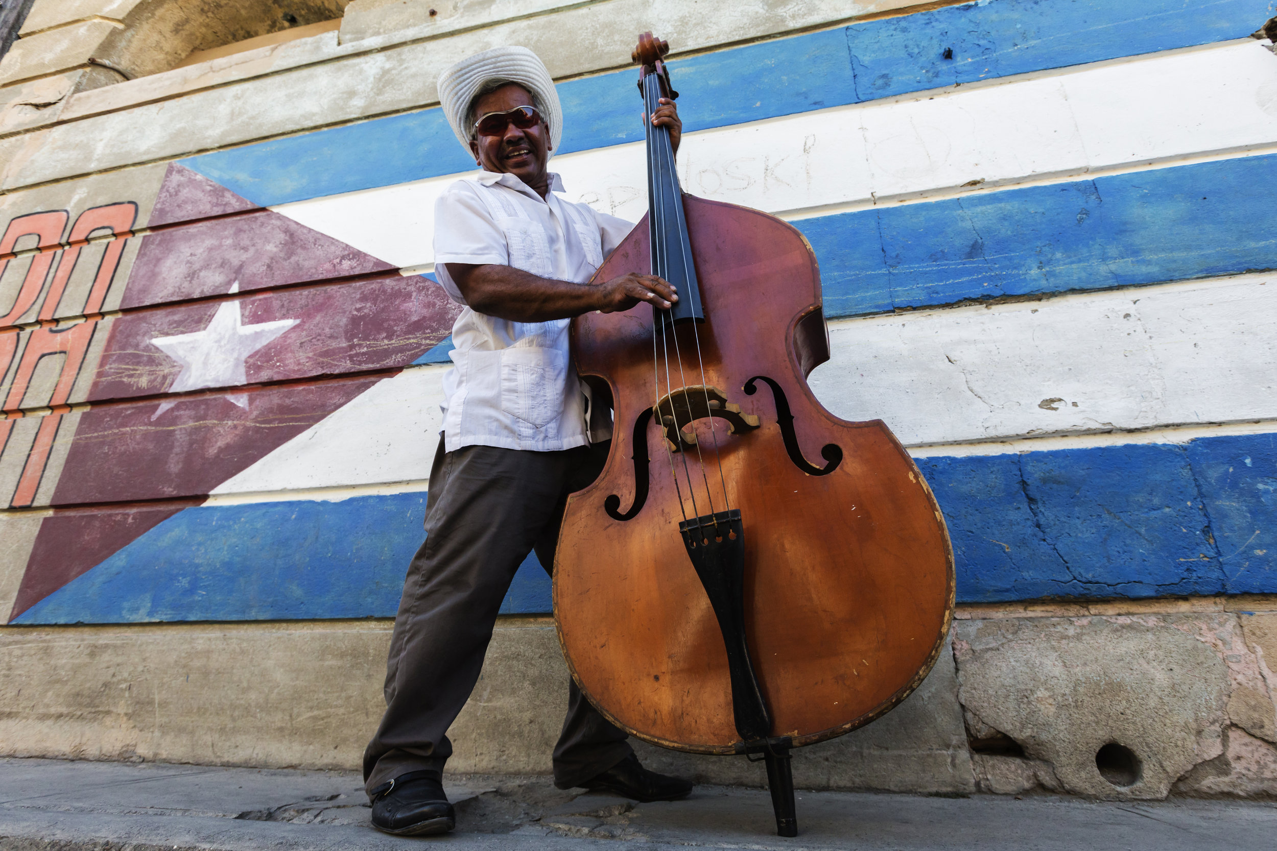 Кубинский испанский. Куба Куба Куба музыканты. Кубинские музыканты. Кубинские уличные музыканты. Культура на Кубе.