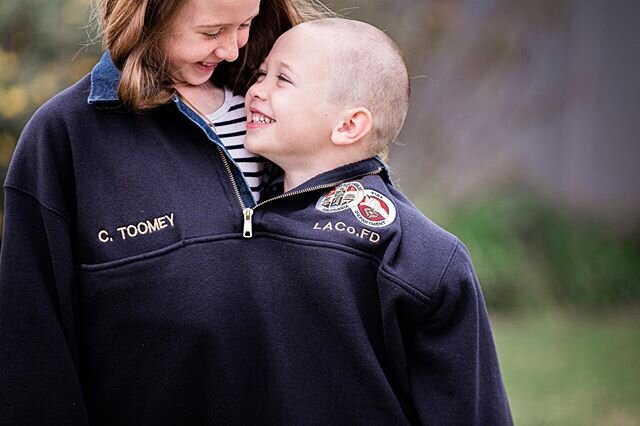 Not gonna lie, this was one of my top faves from my #frontporchproject! Their daddy couldn't be there because he was on shift with @lacountyfd, so last minute we decided to see if they'd both fit in his sweatshirt. Their joy couldn't be contained!⁠⠀
