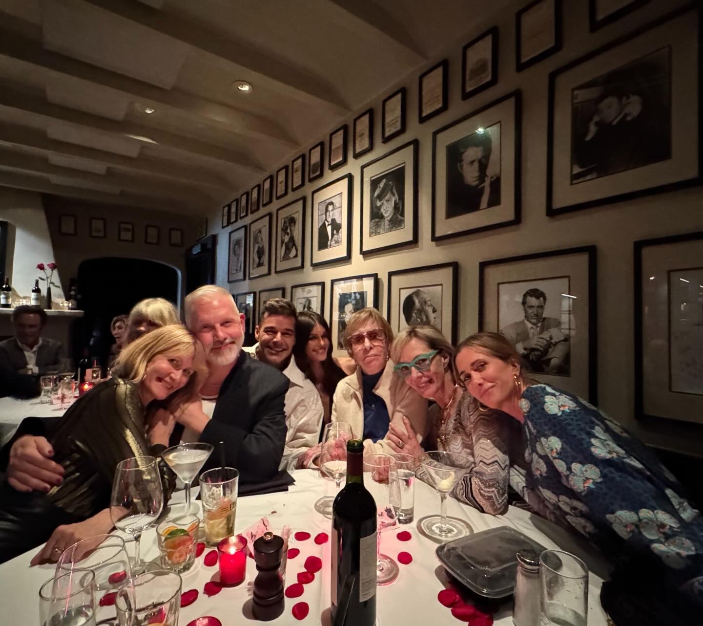 #tbt Me, behind the camera, trying to capture the unmeasurable magic of this table.
Not a perfect picture, a little blurry, but an unforgettable night with extraordinary people, celebrating the legendary Carol Burnett&rsquo;s birthday. ✨

Are you wat