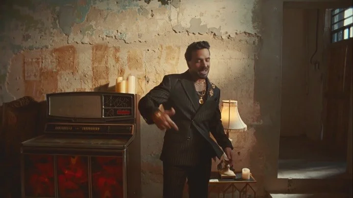 Hit Play. Dance! #Cambiare @luisfonsi @feid ✨🇵🇷🇨🇴