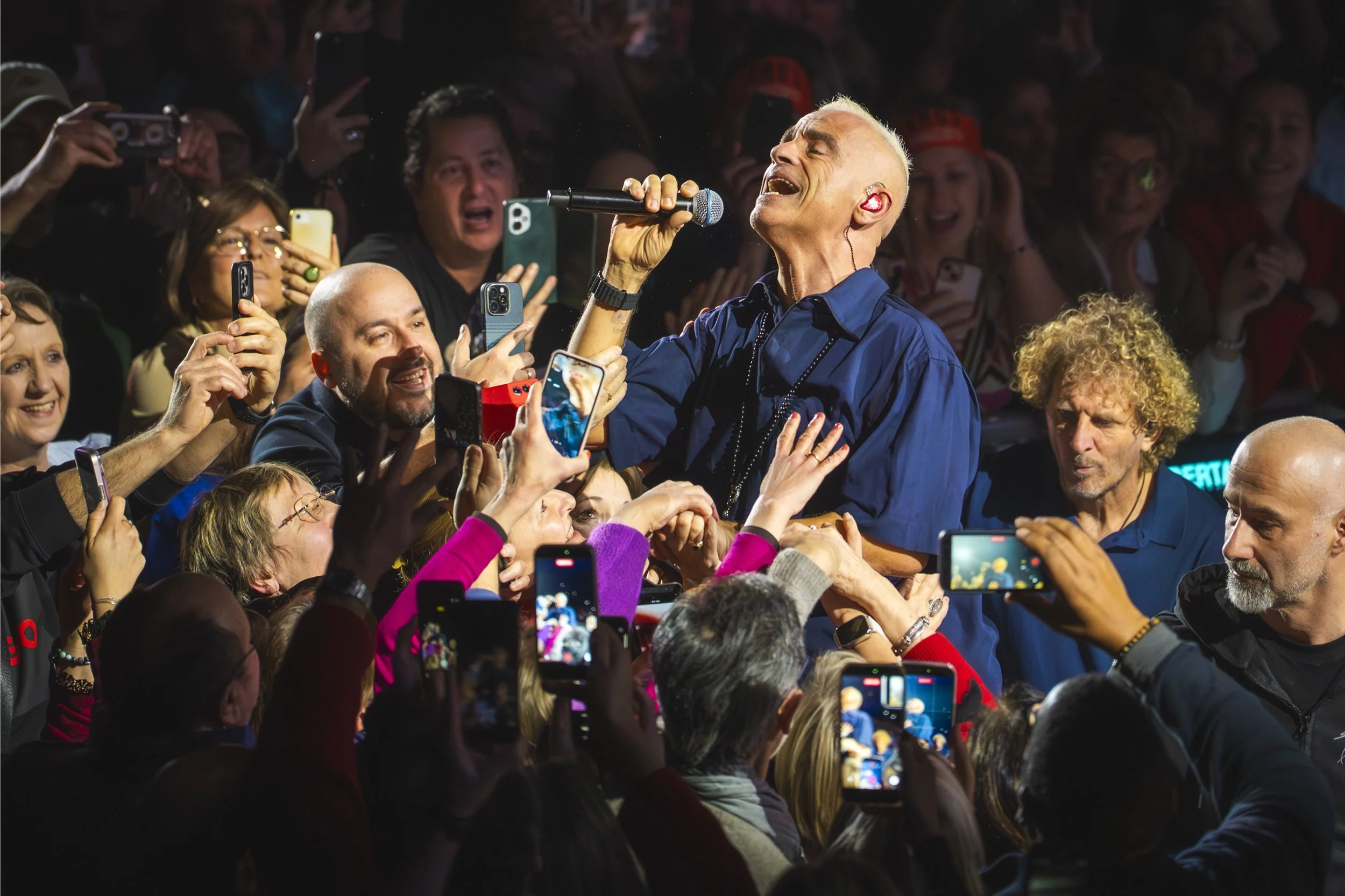 EROS RAMAZZOTTI DEBUTÓ EN PARÍS CON ROTUNDO ÉXITO SU&nbsp;"UNA HISTORIA IMPORTANTE WORLD TOUR"