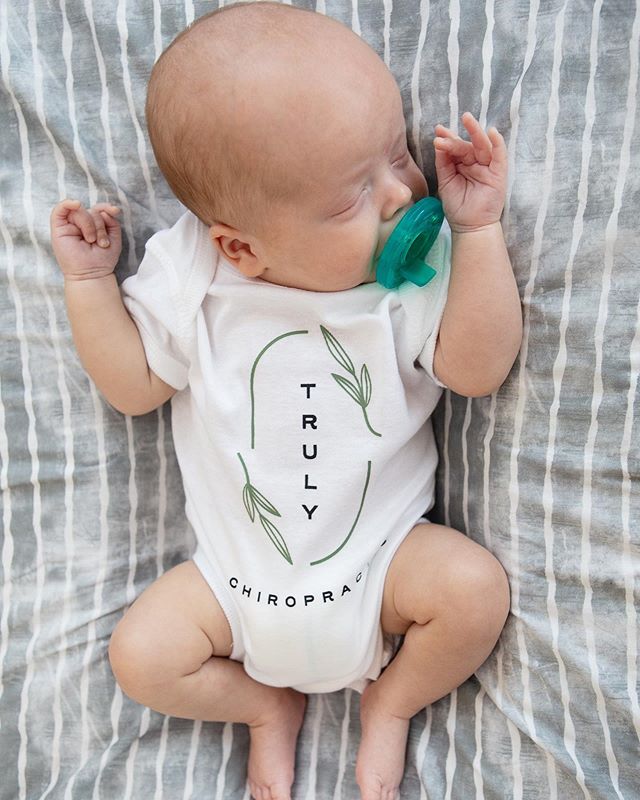 Did we mention we also have Truly ONSIES?! ⁣
⁣
This little guy is rocking one and went straight to sleep right after his FIRST adjustment! ⁣
⁣
How cute is he?!