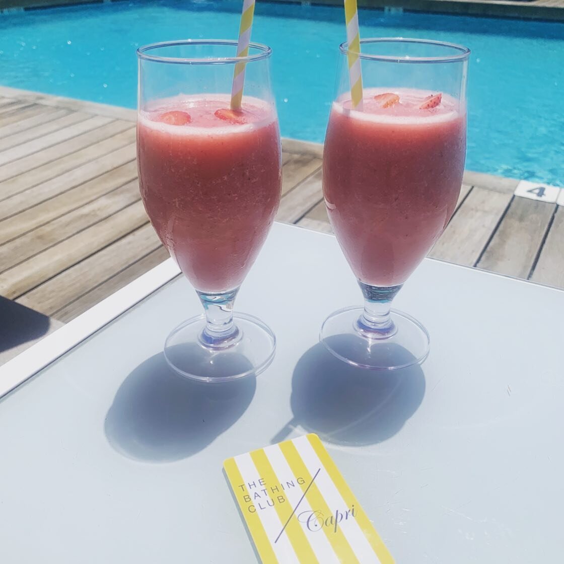 Strawberry smoothies and sunshine on this beautiful Sunday in Southampton ☀️🍓#CapriSouthampton #TheBathingClub #StayWithUs #BatheWithUs