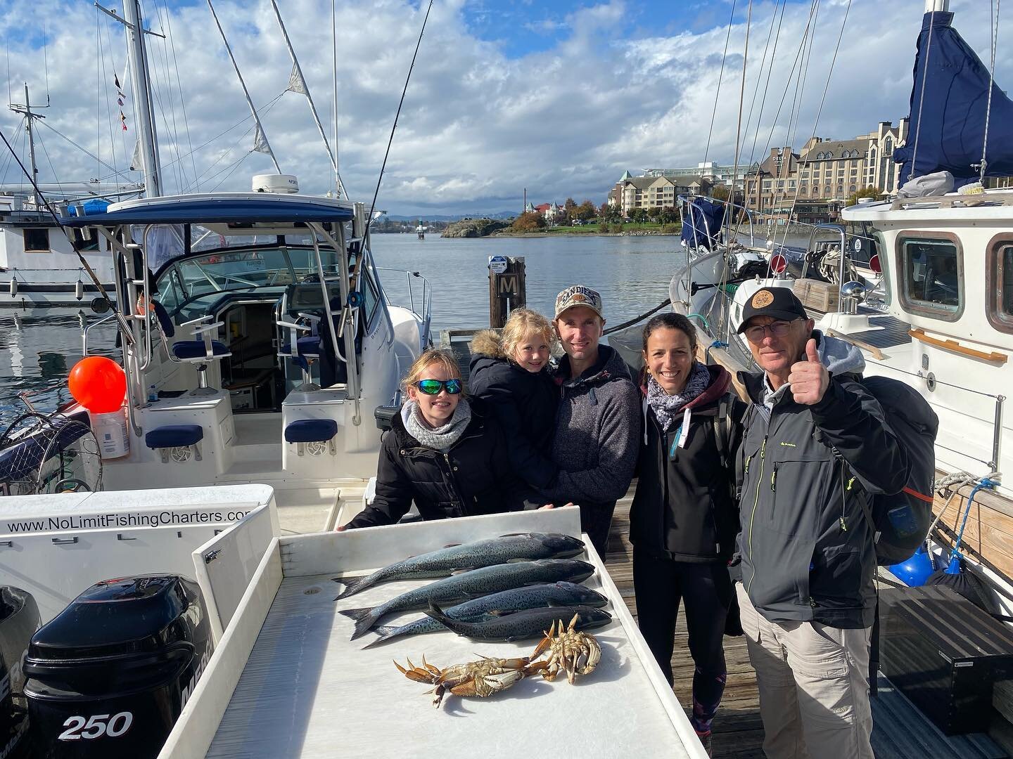 Fish catching with kids, does it get any better! #familyfishing #kidsfishing #westcoast #chinooksalmon #yyj #tourismvictoria