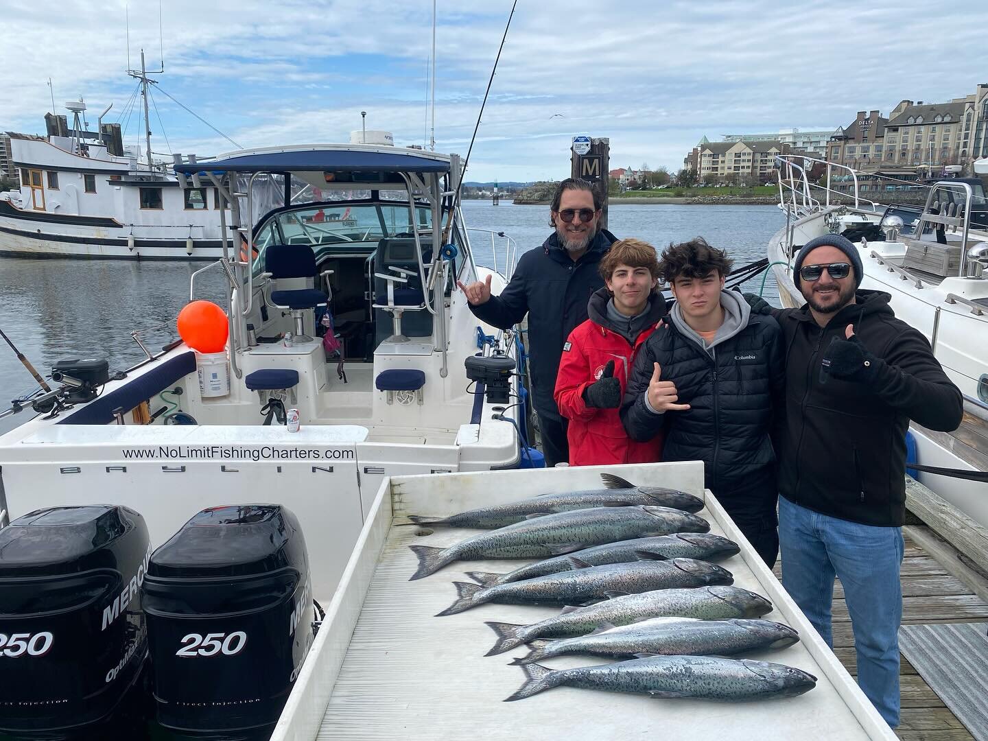 Full limit for 7 of us! Great day awesome bite, released countless wild and got a hatchery for everyone including myself!! #chinooksalmon #tourismvic #westcoast #wefish