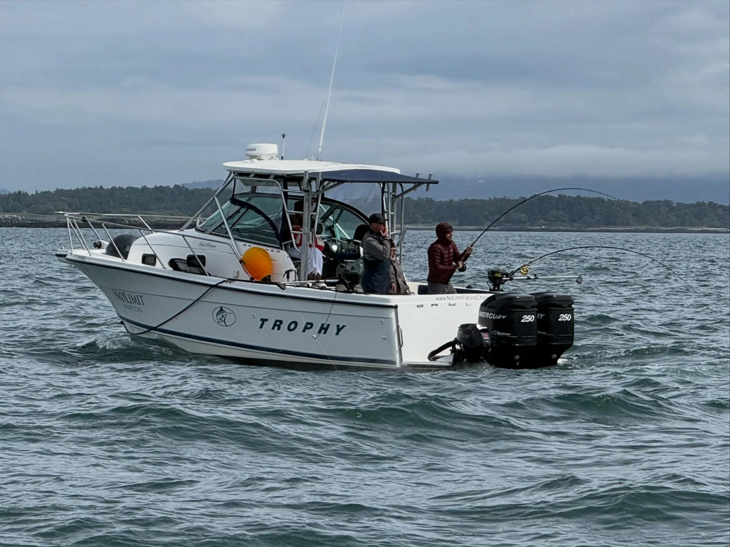 Great couple trips to close out the long weekend! Excellent fishing outta Victoria right now! #chinooksalmon #westcoast #tourismvictoria #yyj #crabs