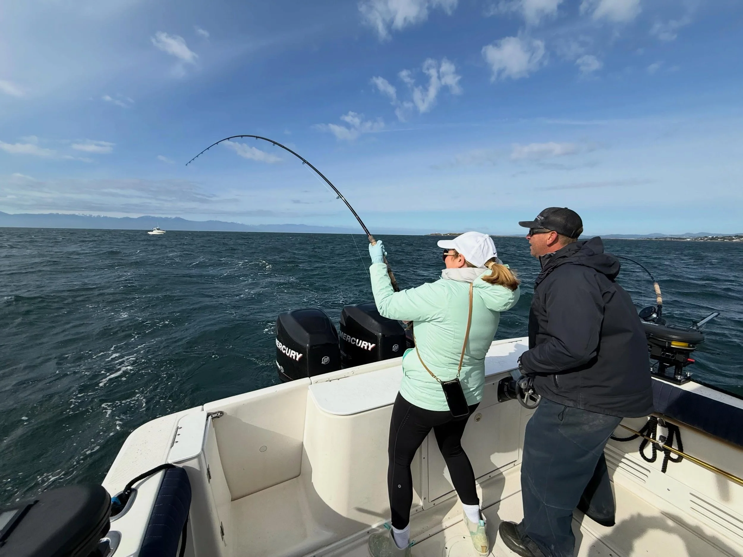Great windy morning on the flats yesterday, got a couple nice hatchery and lost a bunch! #chinooksalmon #tourismvictoria #westcoast #kingsalmon #yyj
