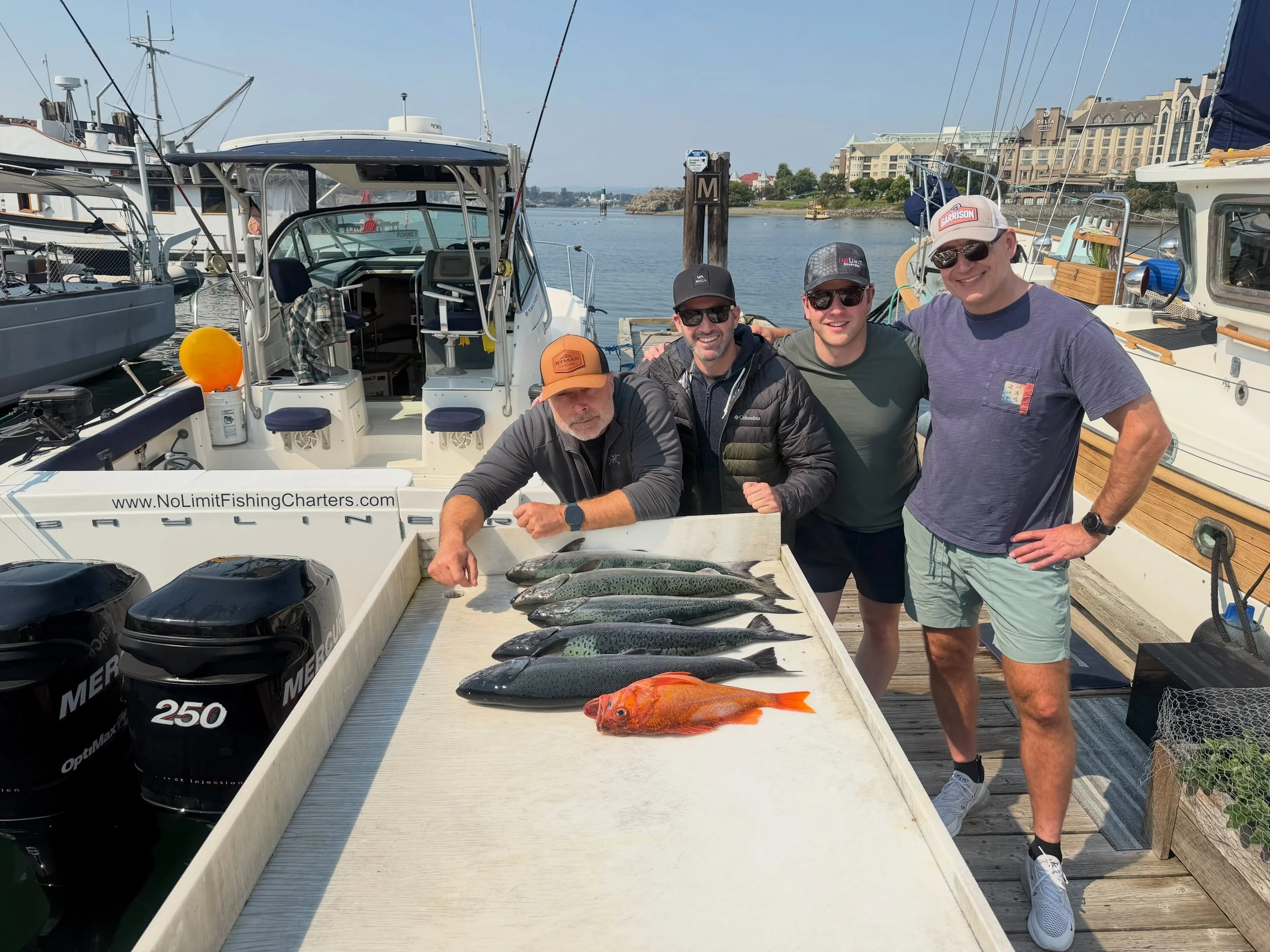 Great morning with @danebroere and guests! #chinooksalmon #cohosalmon #tourismvictoria #westcoast