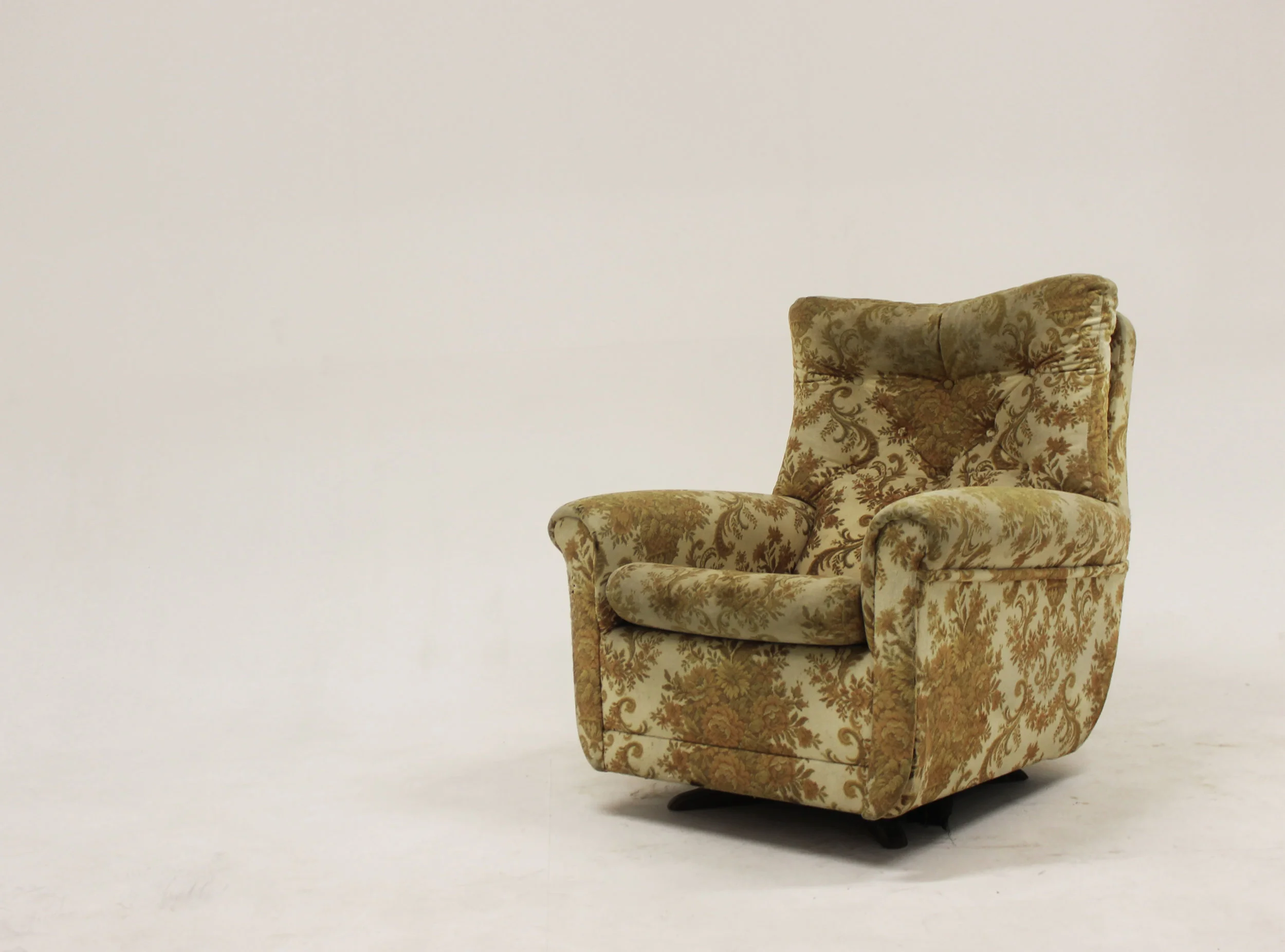 CHAIR.jpg