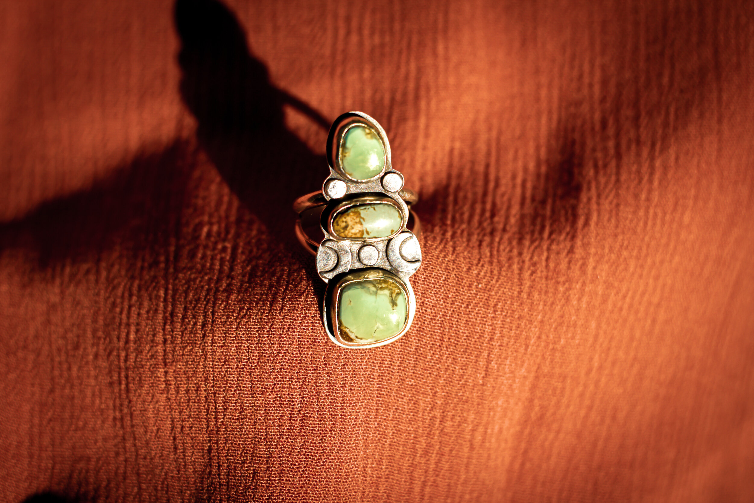 King's Manassa Turquoise :: Crescent + Full Moon + Lotus Detail :: Size 7.5