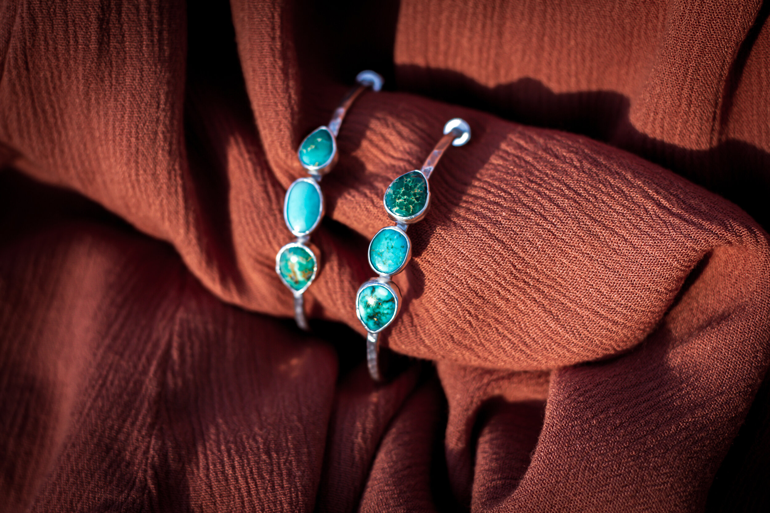 Carico Lake Nevada + Fox Turquoise :: Crescent Hammered Detail Hoop 