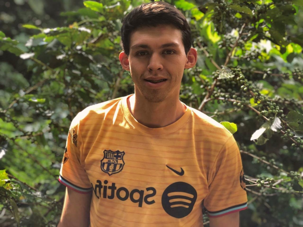 Yoni en la finca.jpeg