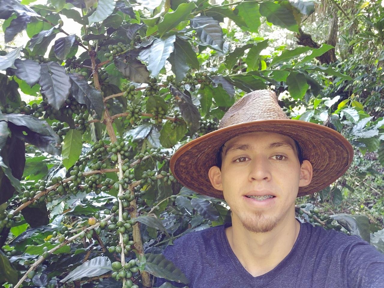 Yoni en la finca2.jpeg