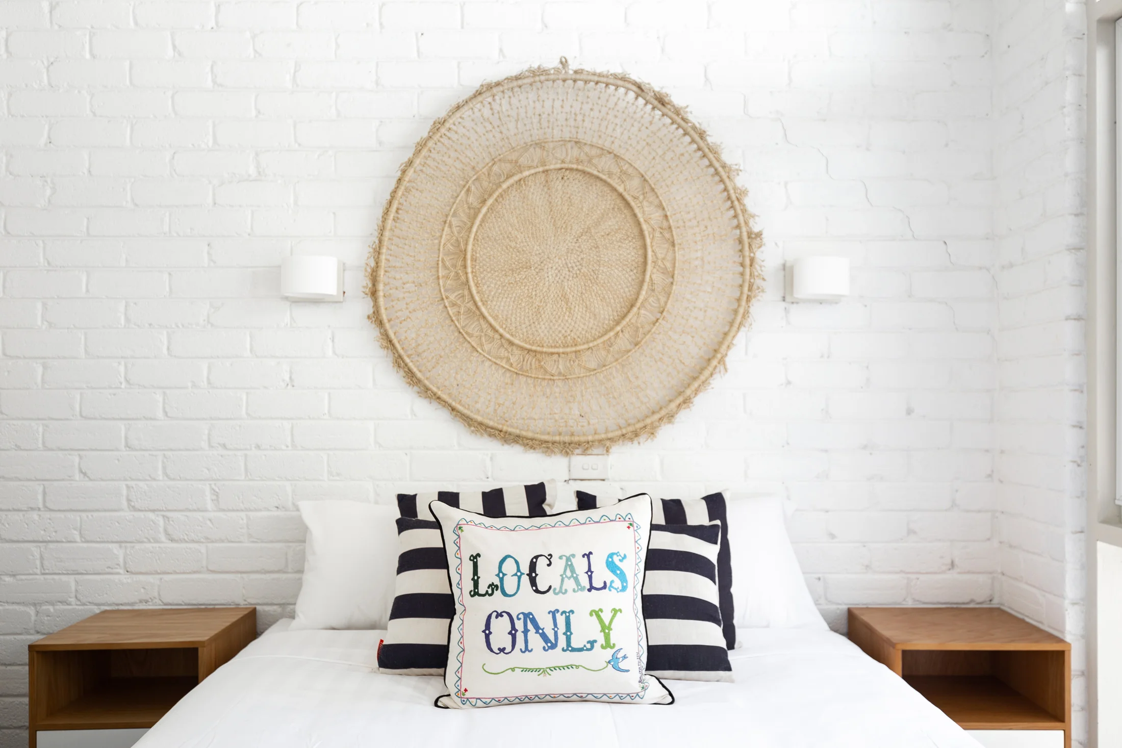 lorne_hotel_unit_bed_closeup.jpg