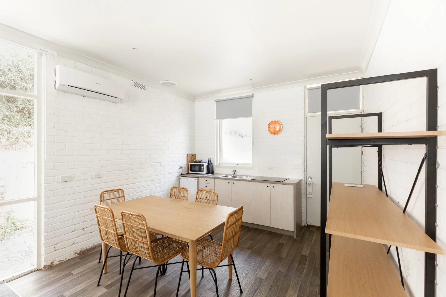 Lorne_Hotel_unit_kitchen_landscape.jpg