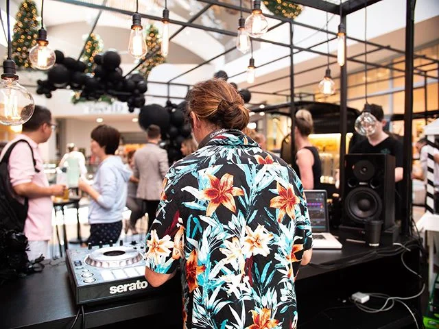 FRIYAY 🥂🎁🖤
Little taste of what we put together for the Black Friday Event @robinatowncentre... Shoutout to all involved in making this event happen. We had a fantastic turn out, and can&rsquo;t wait for next year!
.
.
.
Talent by: @ts.talent
Phot