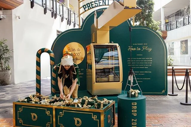 DON&rsquo;T FORGET TO &lsquo;GRAB&rsquo; YOUR LAST MINUTE XMAS PRESENTS 🕹🎁
Santa&rsquo;s Elves are having a jolly time at @thedistrictdocklands... and we certainly had a jolly time creating this event!! .
.
.
Talent by: @fameagenda_ 
Photography by