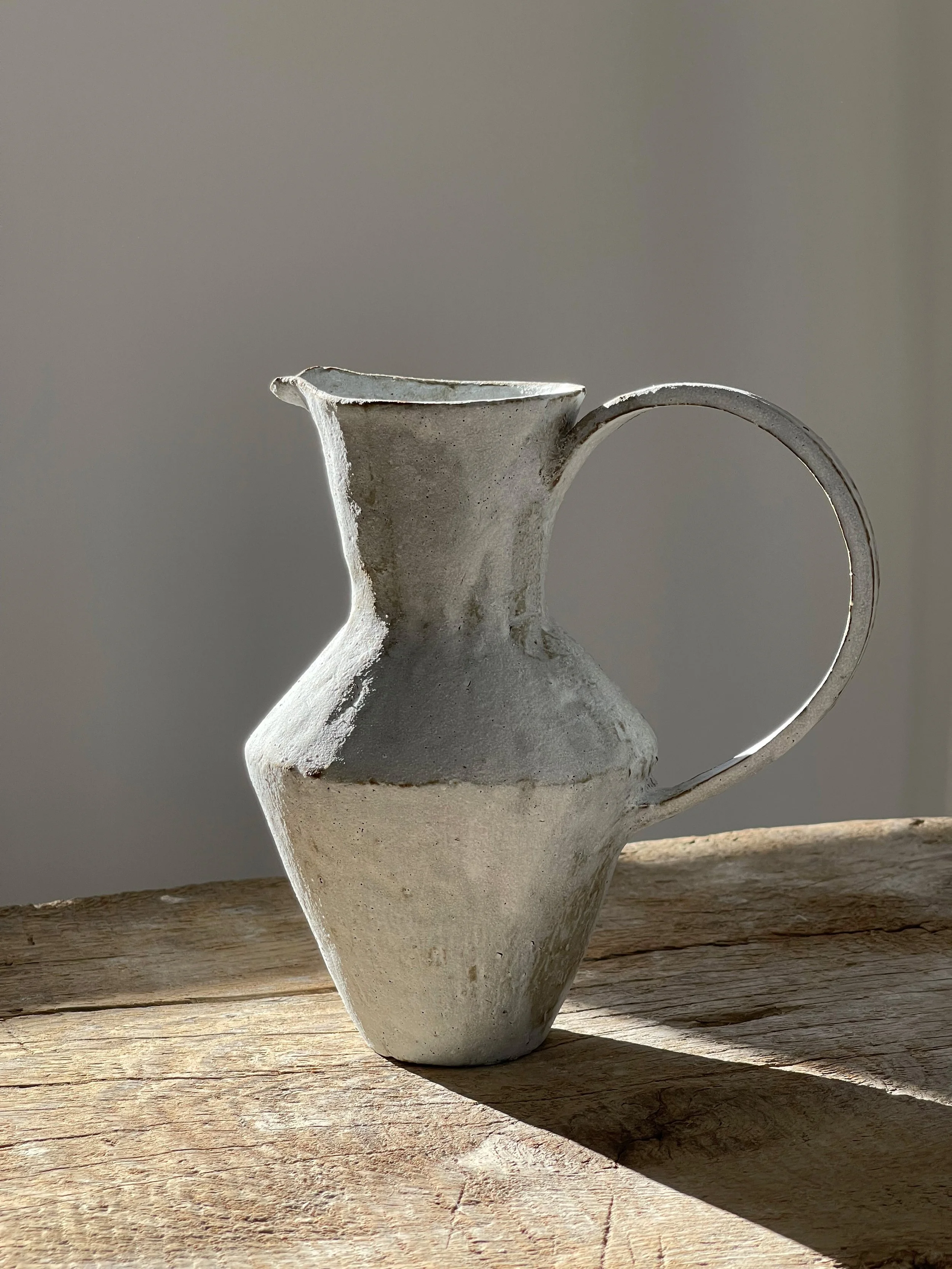 TropheeMacocotte-CraftGallery-Paris-JapaneseCeramics-LOffwhiteEwer2_5.jpg