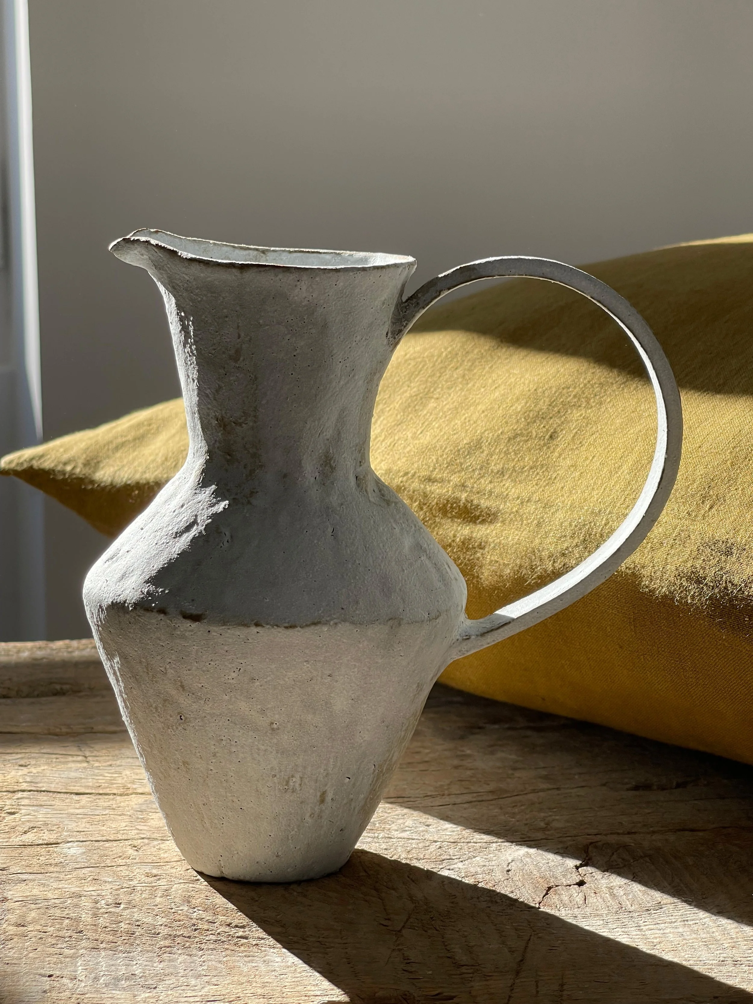 - Nobue Ibaraki • L Off-white ewer 2