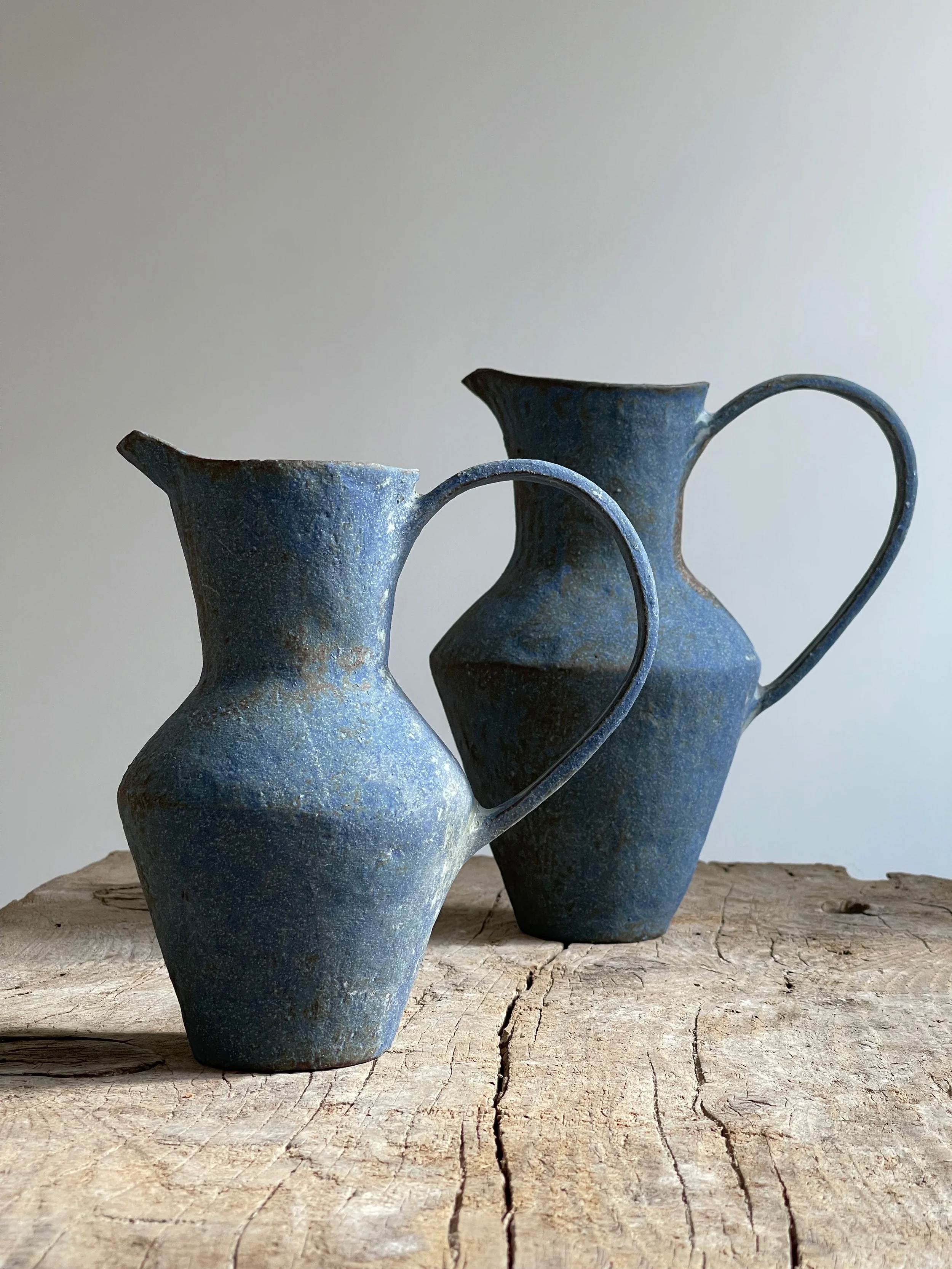 TropheeMacocotte-CraftGallery-Paris-JapaneseCeramics-XLBlueEwer1_3.jpg