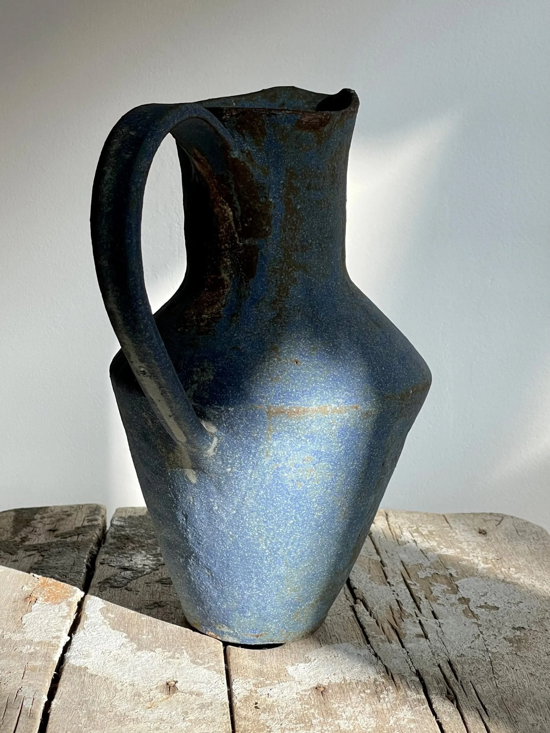 TropheeMacocotte-CraftGallery-Paris-JapaneseCeramics-XLBlueEwer1_5.jpg