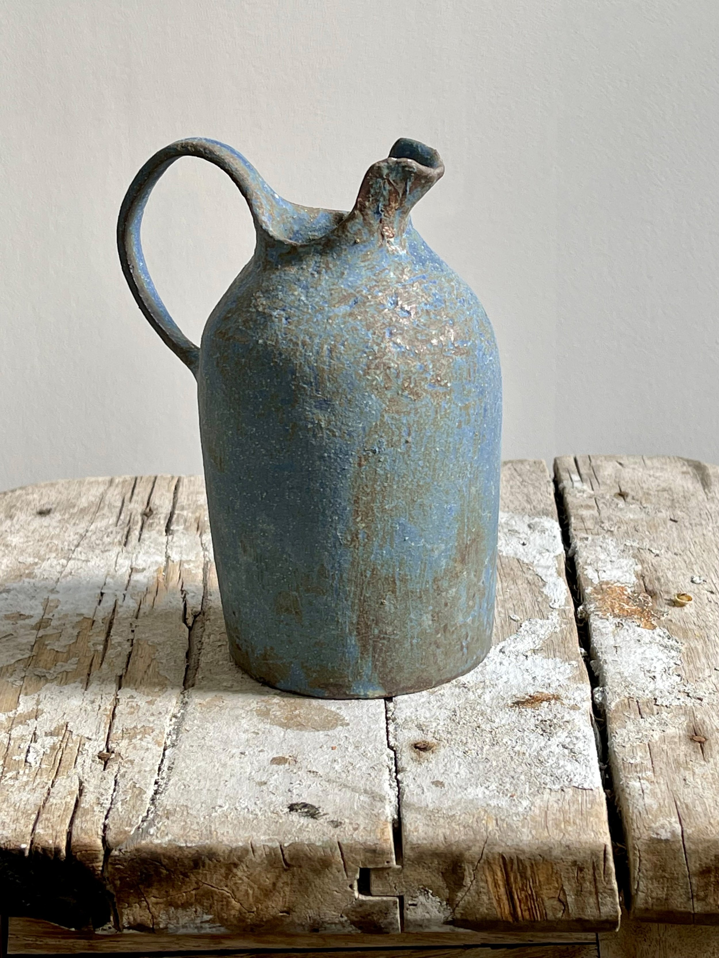 TropheeMacocotte-CraftGallery-Paris-JapaneseCeramics-MBluePitcher1_2.jpg
