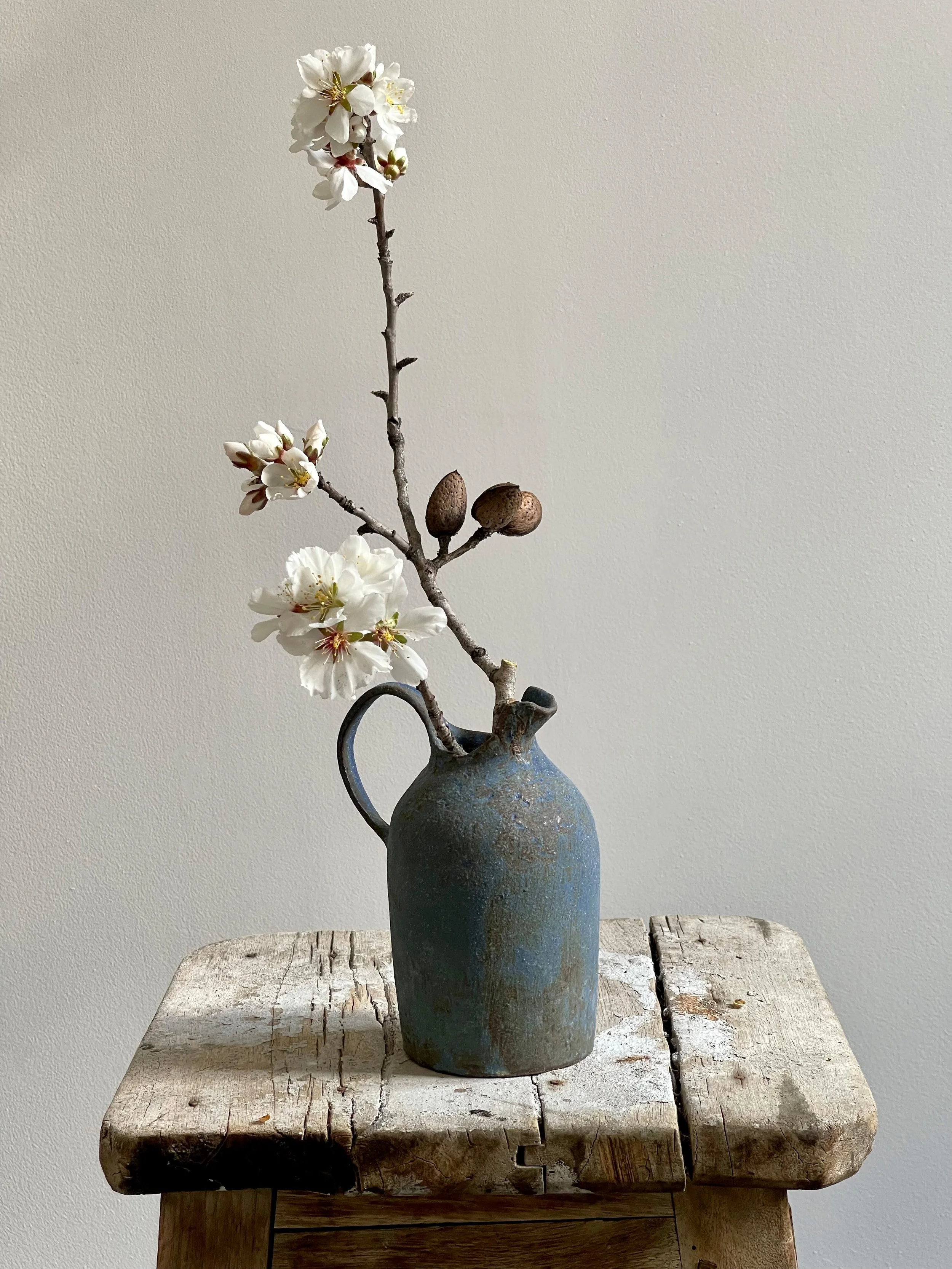 TropheeMacocotte-CraftGallery-Paris-JapaneseCeramics-MBluePitcher1_1.jpg