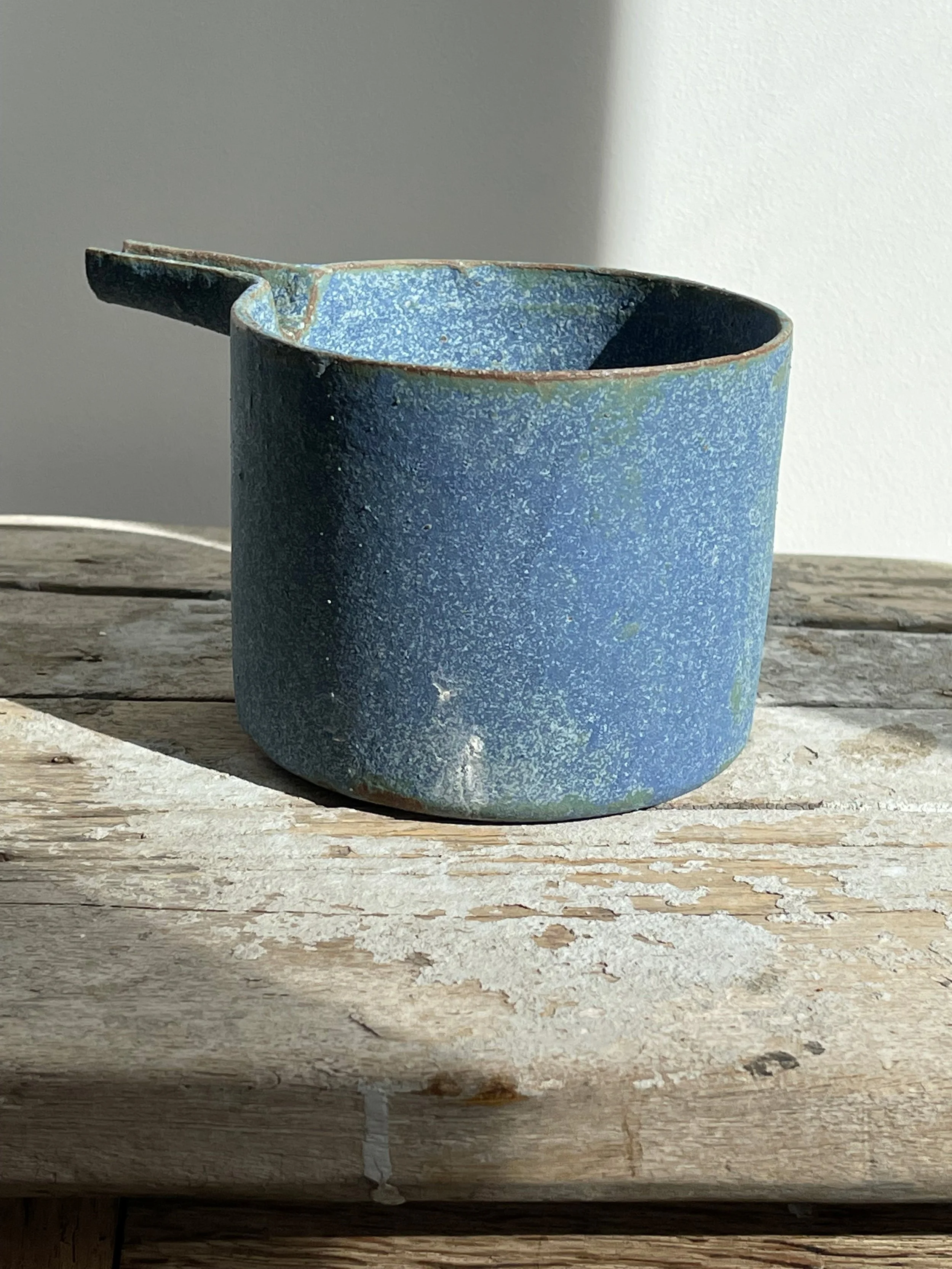 TropheeMacocotte-CraftGallery-Paris-JapaneseCeramics-LBlueKatakuchi1_4.jpg